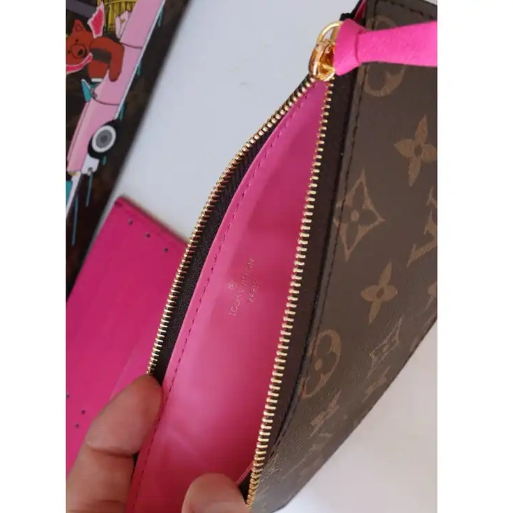 LV 2112DJ0008 Bag 1027
